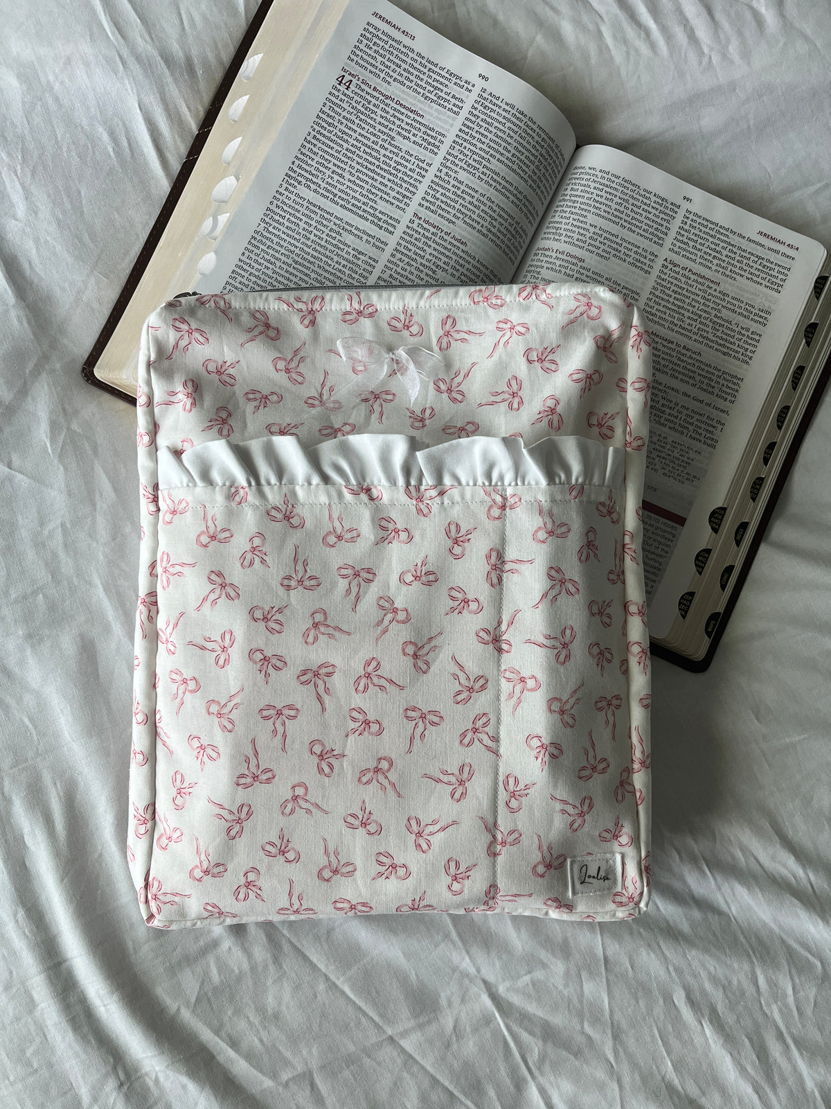 Ruffle Booksleeve