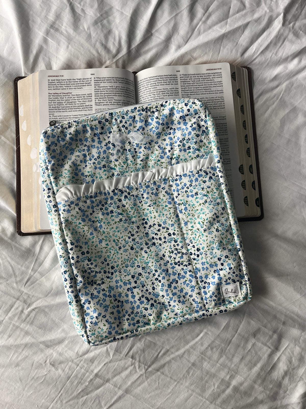 Ruffle Booksleeve
